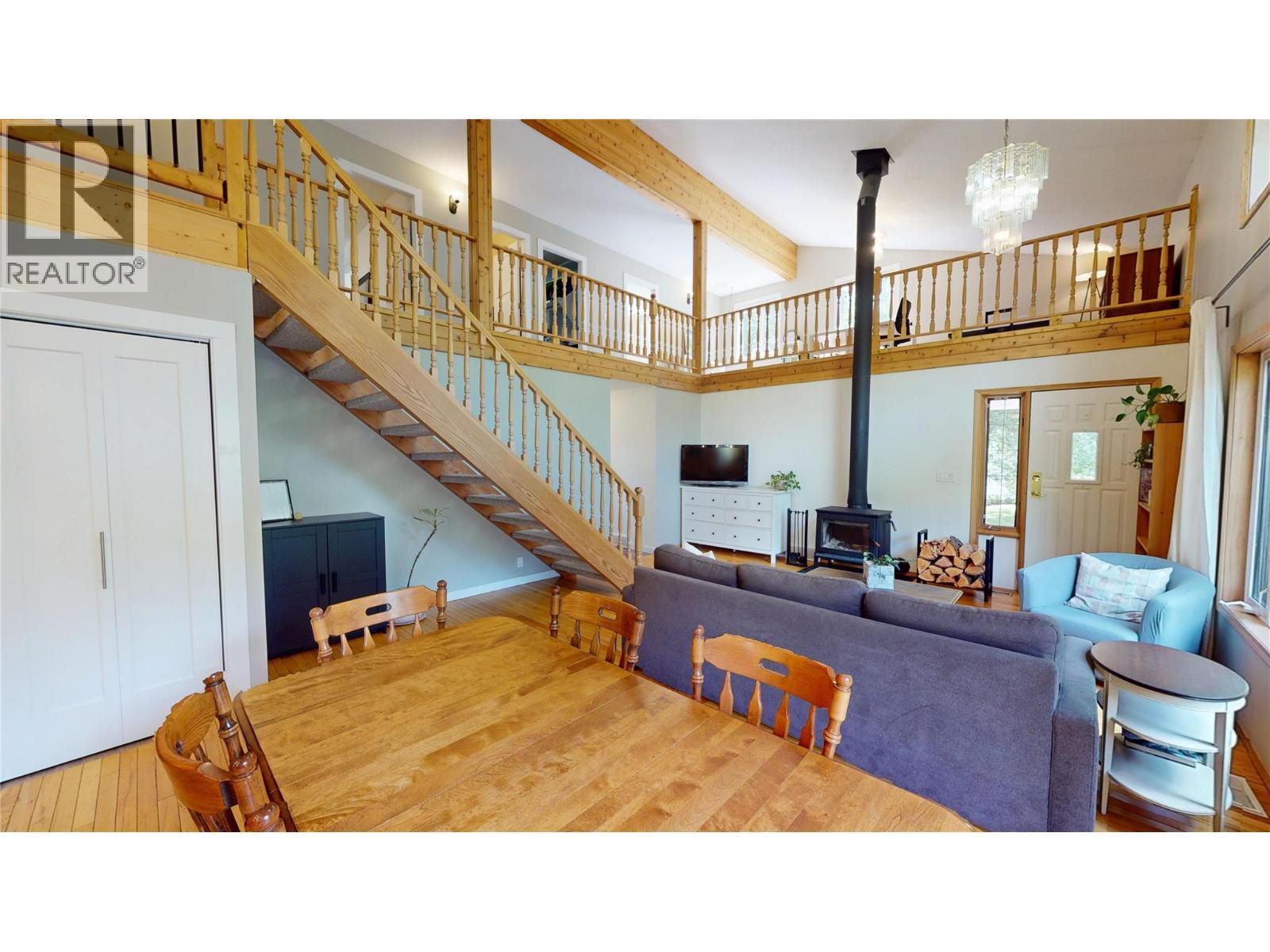 7392 8Th Avenue, Hosmer, BC - Indoor