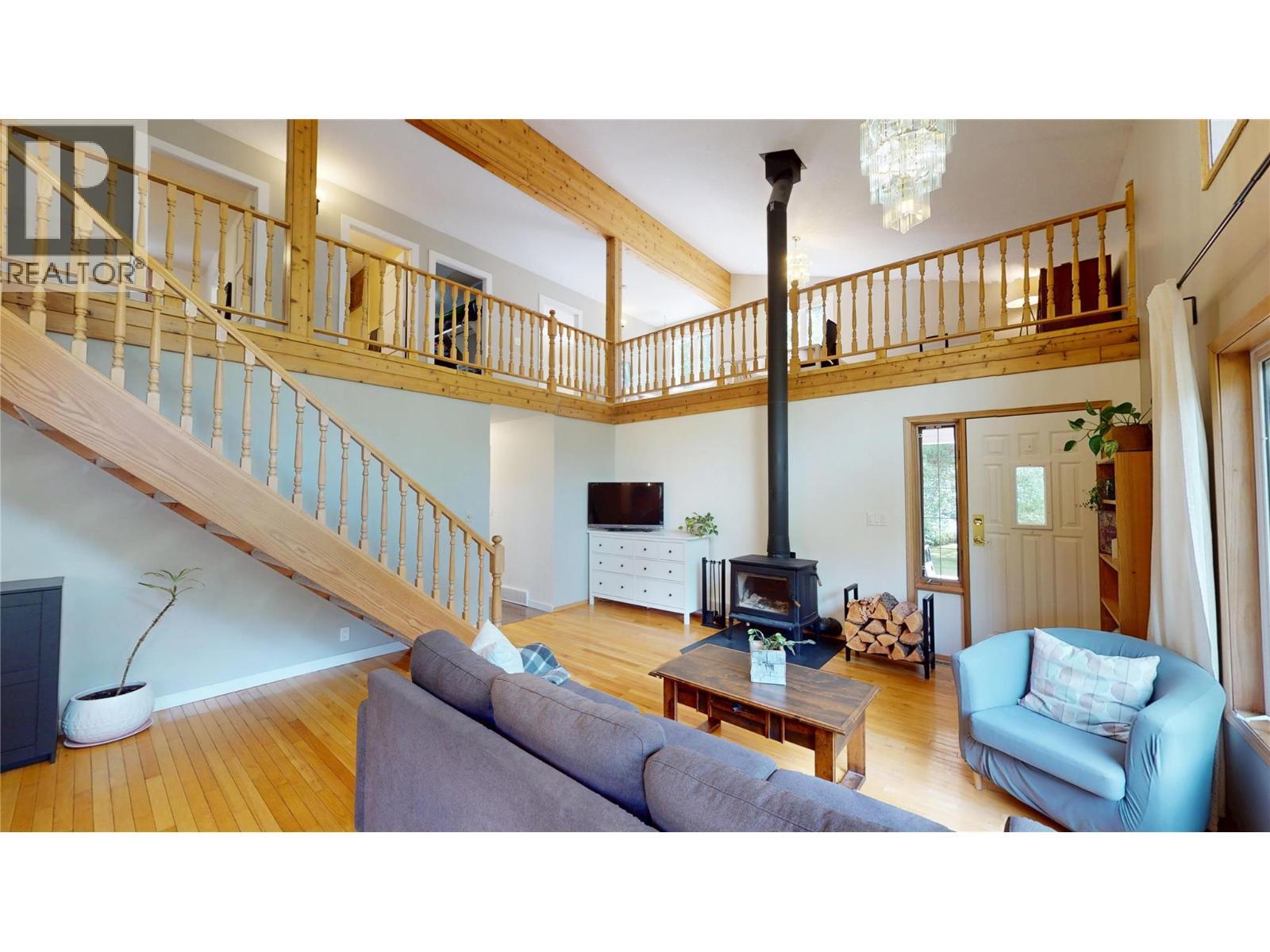 7392 8Th Avenue, Hosmer, BC - Indoor