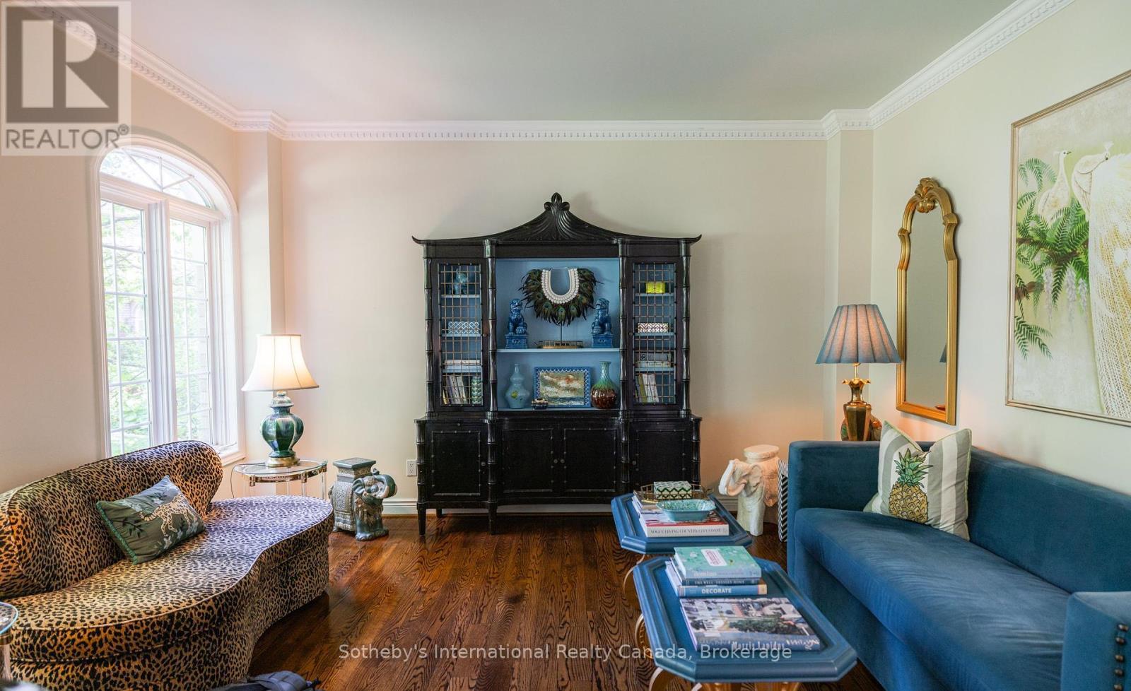 33 Edgecombe Terrace, Springwater, ON - Indoor Photo Showing Living Room