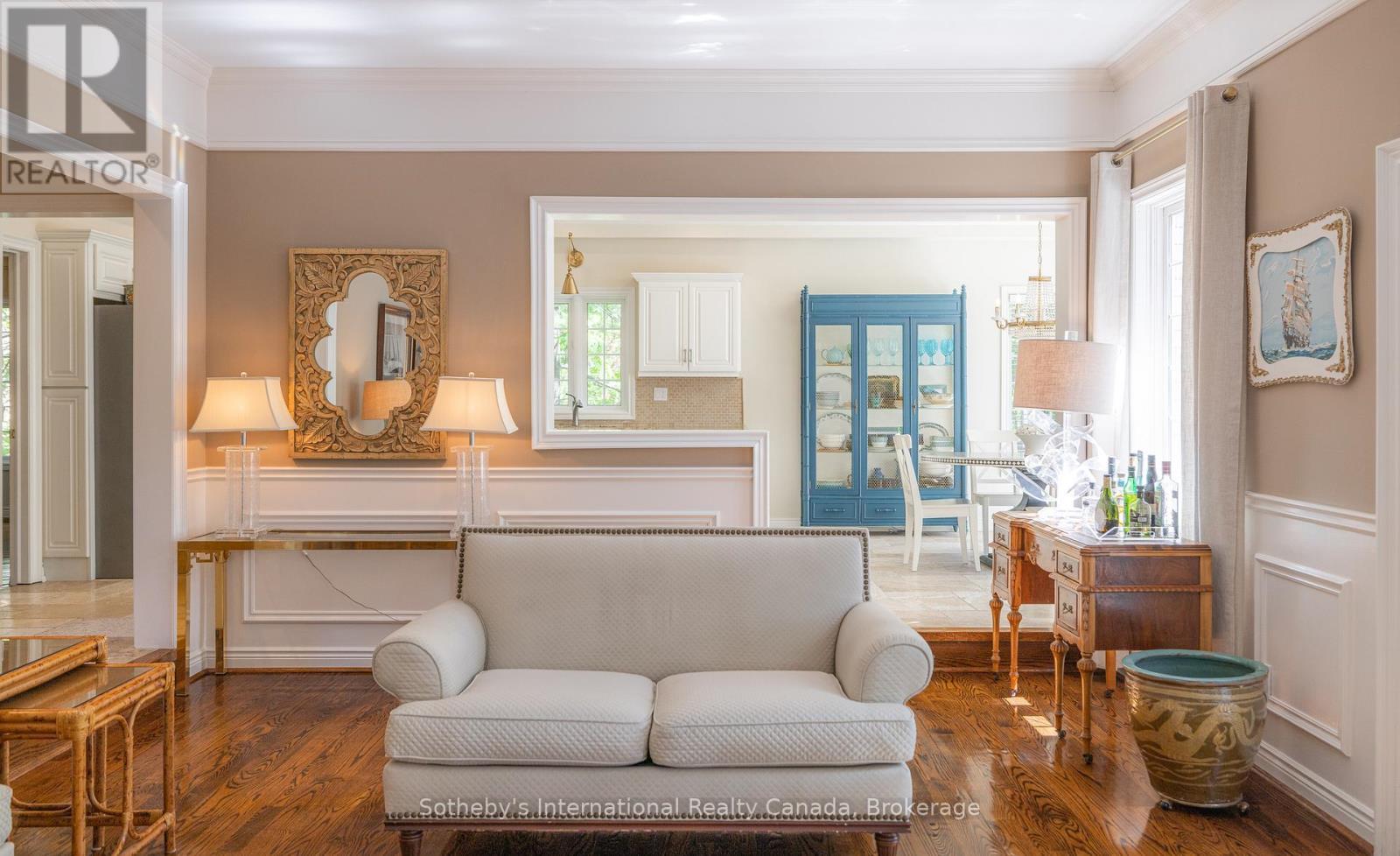 33 Edgecombe Terrace, Springwater, ON - Indoor Photo Showing Living Room