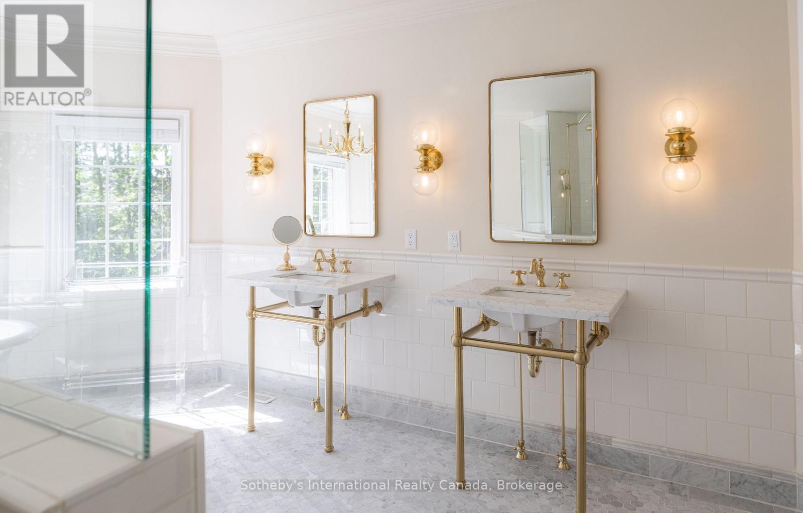 33 Edgecombe Terrace, Springwater, ON - Indoor Photo Showing Bathroom