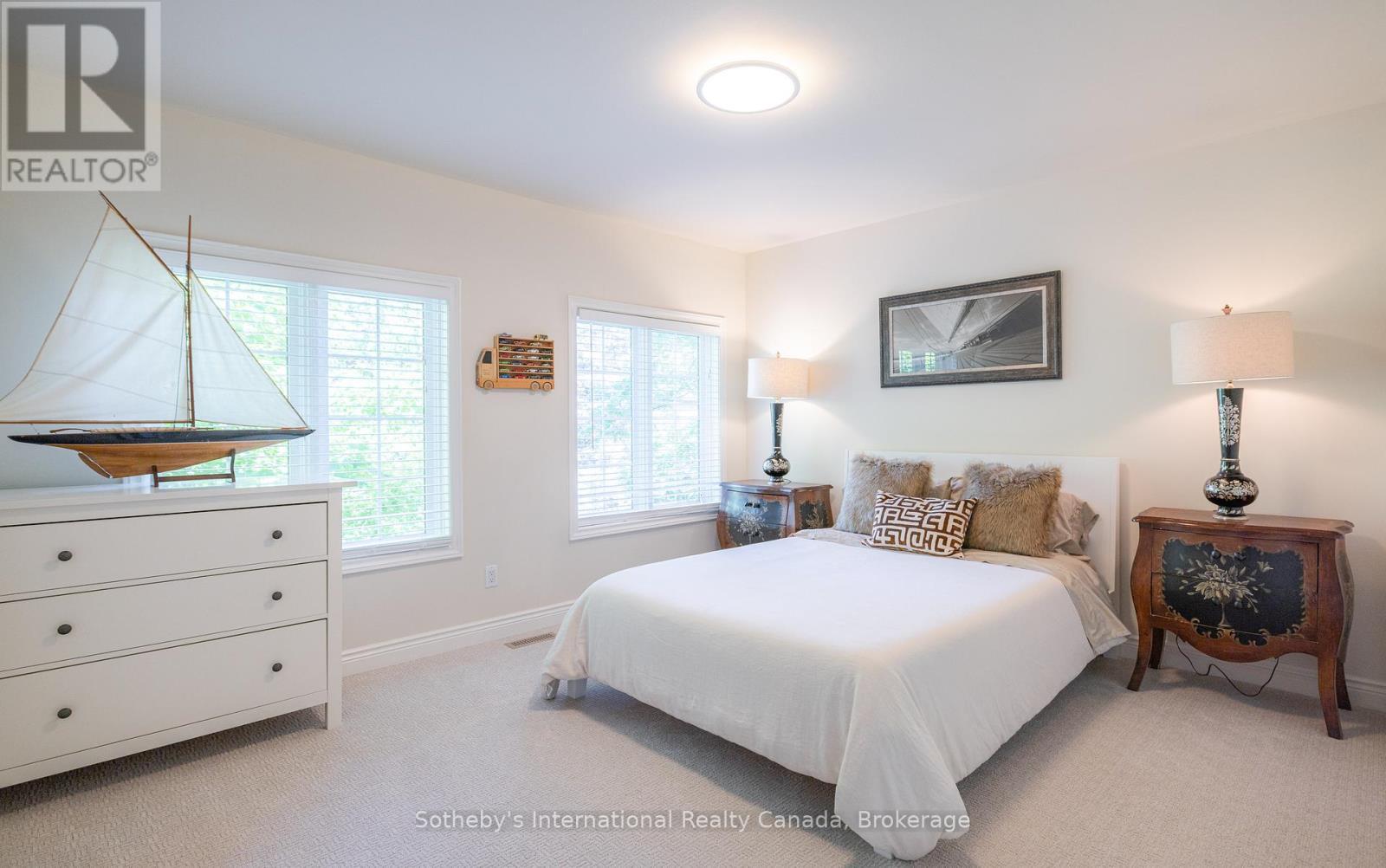 33 Edgecombe Terrace, Springwater, ON - Indoor Photo Showing Bedroom