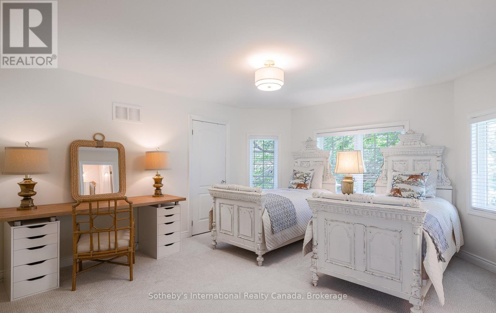 33 Edgecombe Terrace, Springwater, ON - Indoor Photo Showing Bedroom