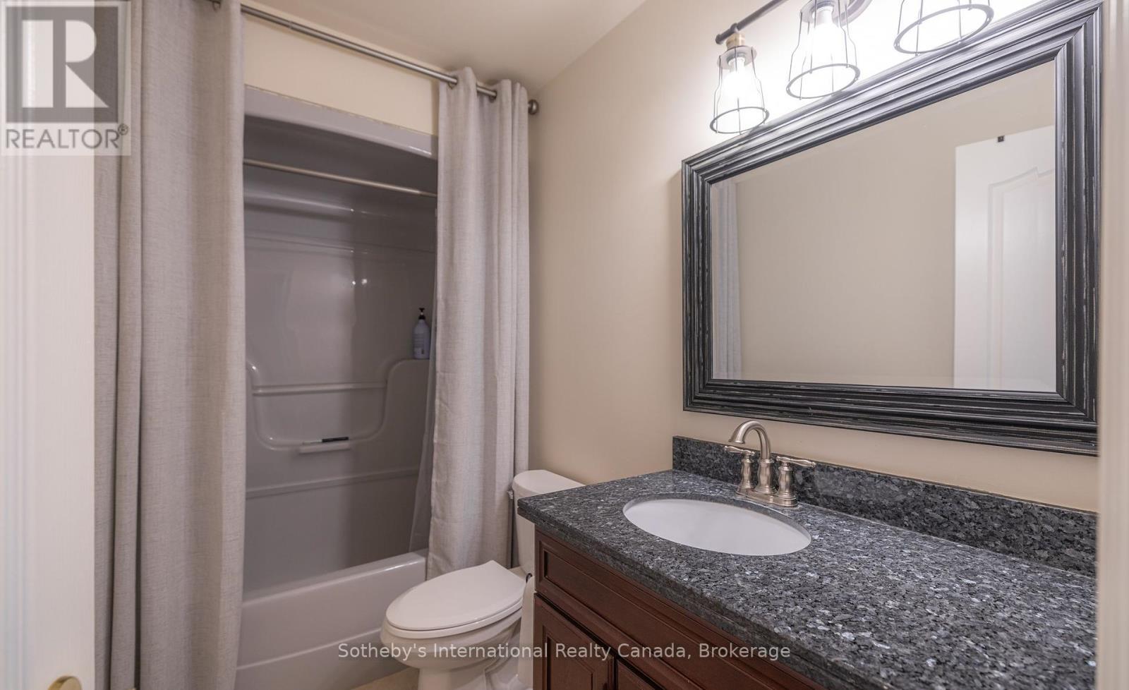 33 Edgecombe Terrace, Springwater, ON - Indoor Photo Showing Bathroom