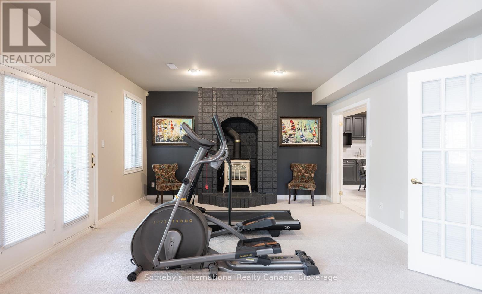 33 Edgecombe Terrace, Springwater, ON - Indoor Photo Showing Gym Room