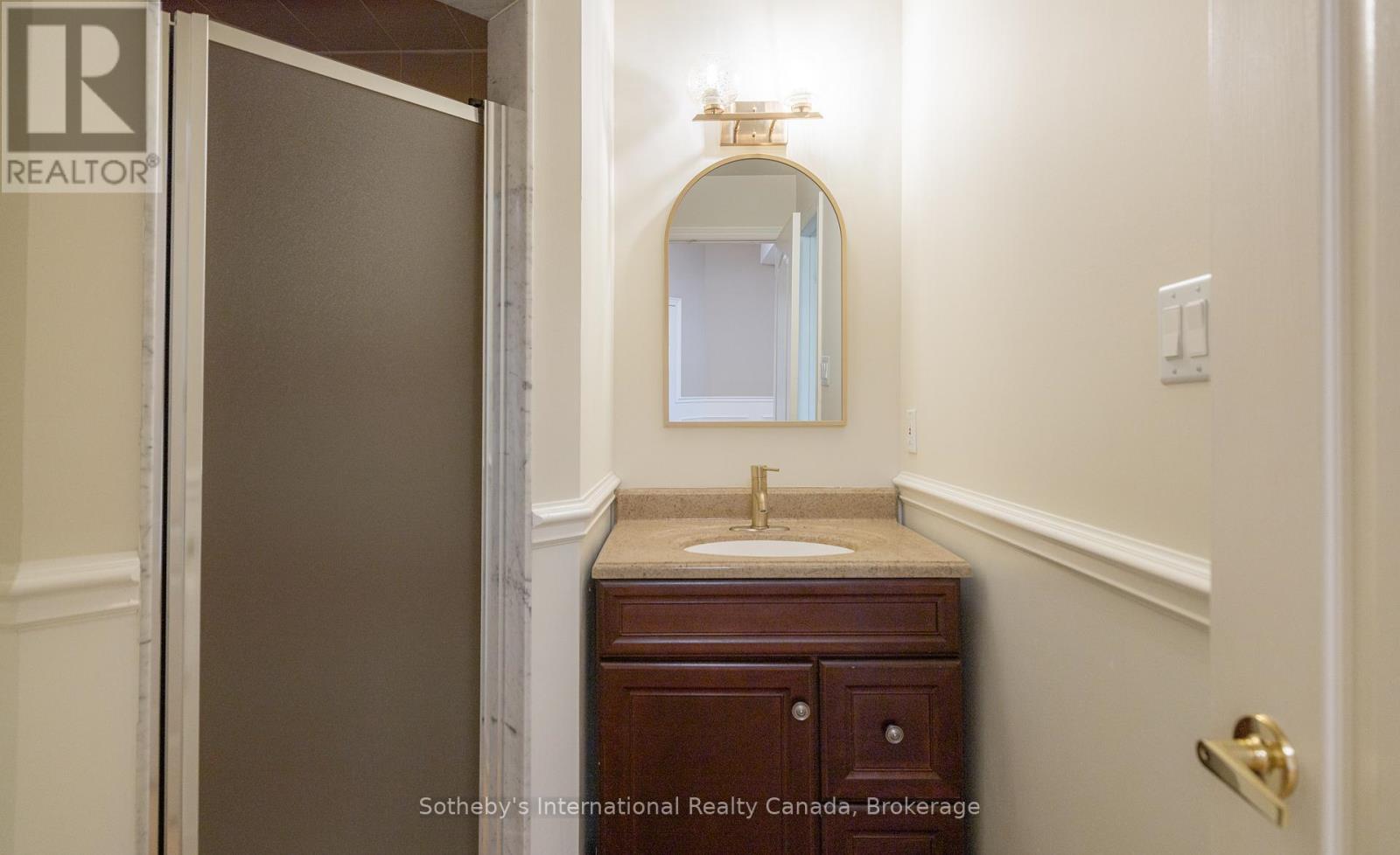 33 Edgecombe Terrace, Springwater, ON - Indoor Photo Showing Bathroom