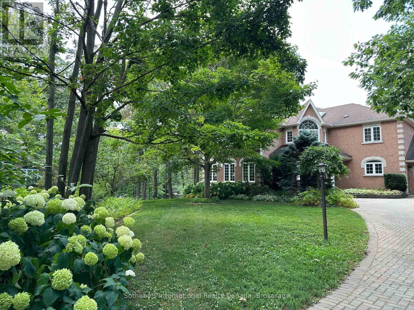 33 Edgecombe Terrace, Springwater, ON - Outdoor