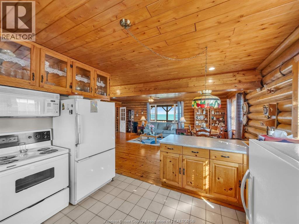 226 Cotterie Park, Leamington, ON - Indoor Photo Showing Kitchen