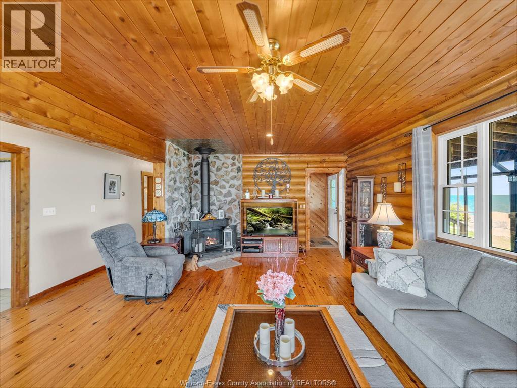 226 Cotterie Park, Leamington, ON - Indoor Photo Showing Living Room With Fireplace