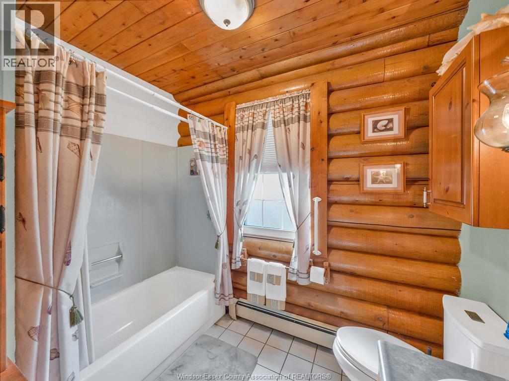 226 Cotterie Park, Leamington, ON - Indoor Photo Showing Bathroom
