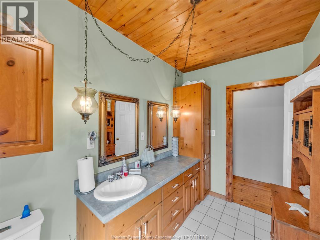 226 Cotterie Park, Leamington, ON - Indoor Photo Showing Bathroom