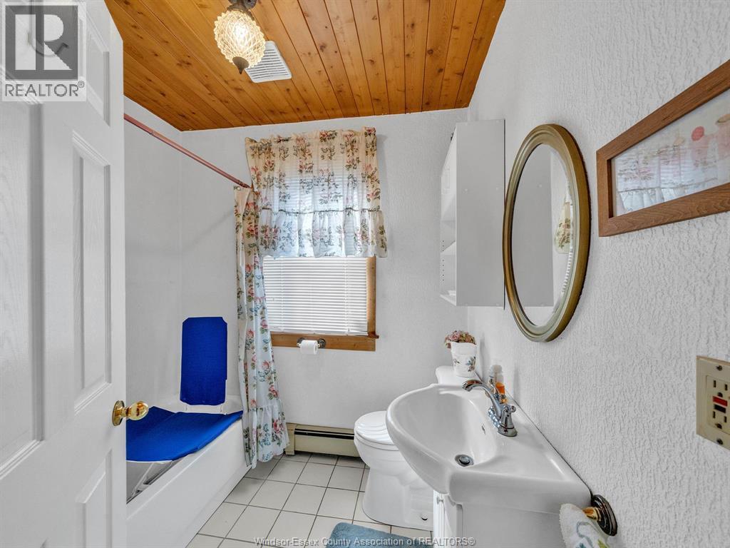 226 Cotterie Park, Leamington, ON - Indoor Photo Showing Bathroom