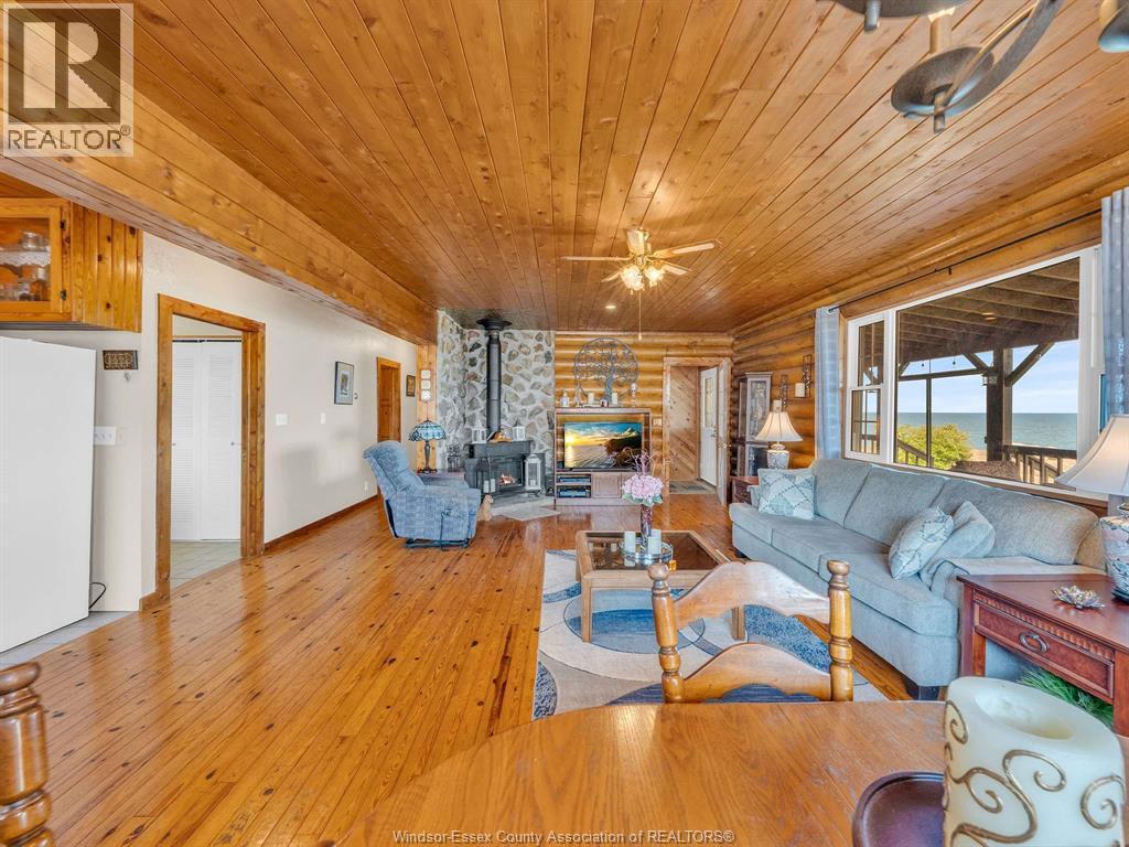 226 Cotterie Park, Leamington, ON - Indoor Photo Showing Living Room With Fireplace