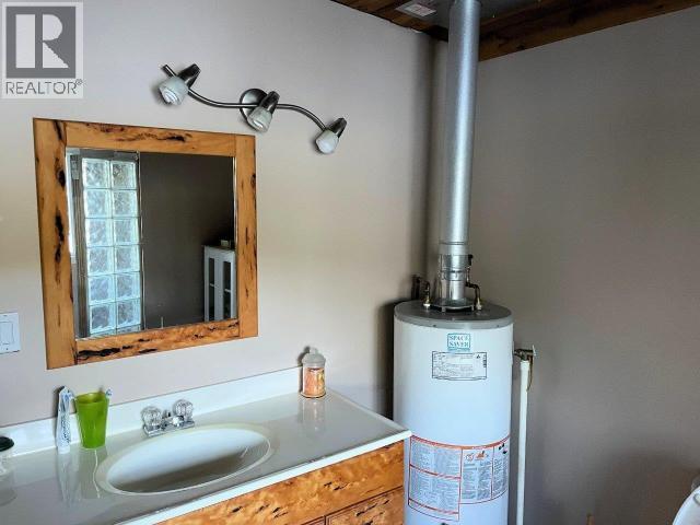 A-10640 Powell Lake, Powell River, BC - Indoor