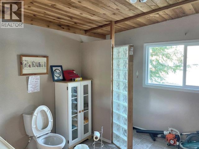 A-10640 Powell Lake, Powell River, BC - Indoor