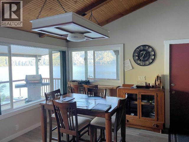 A-10640 Powell Lake, Powell River, BC - Indoor Photo Showing Dining Room