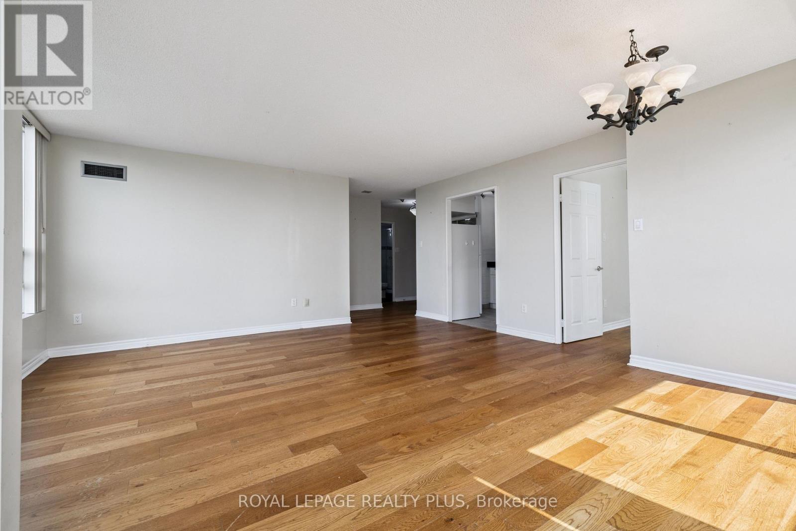 712 - 50 Kingsbridge Garden Circle, Mississauga, ON - Indoor Photo Showing Other Room