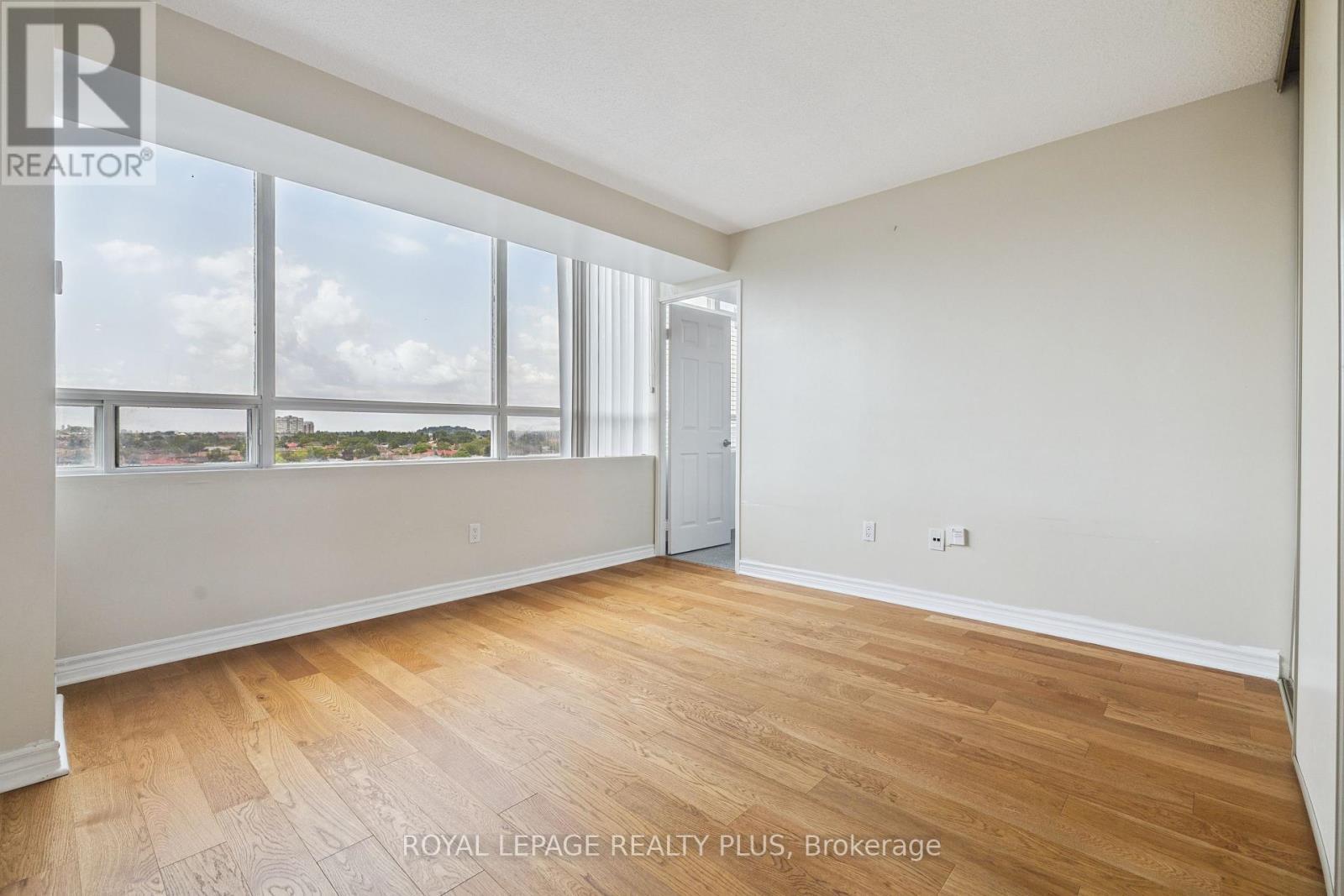 712 - 50 Kingsbridge Garden Circle, Mississauga, ON - Indoor Photo Showing Other Room