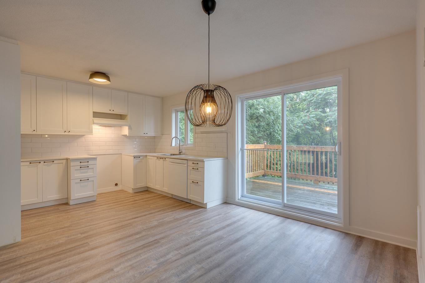 Salle à manger - 3535 12E Rue, Laval (Laval-Ouest), QC - Indoor Photo Showing Kitchen