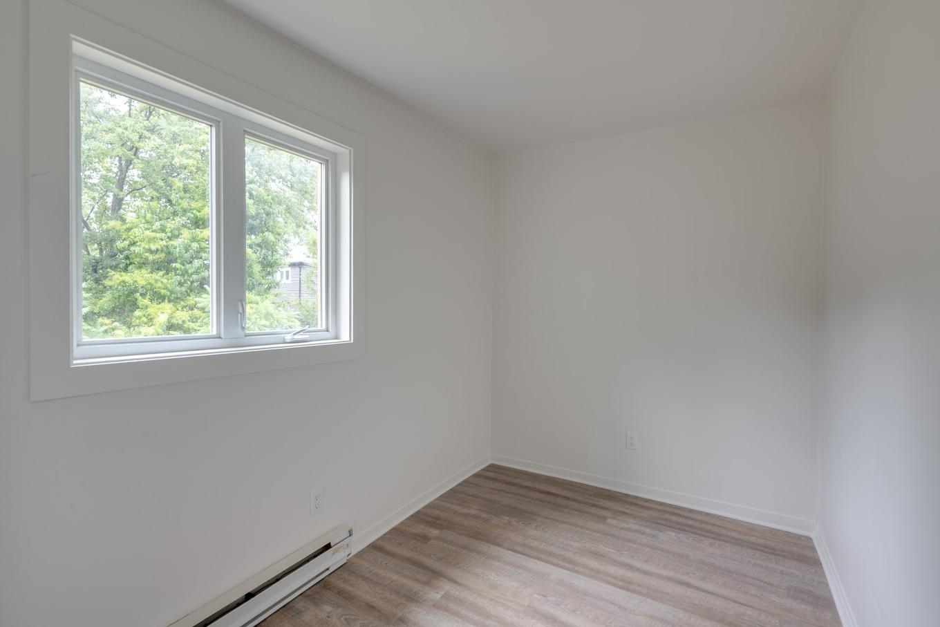 Chambre à coucher - 3535 12E Rue, Laval (Laval-Ouest), QC - Indoor Photo Showing Other Room