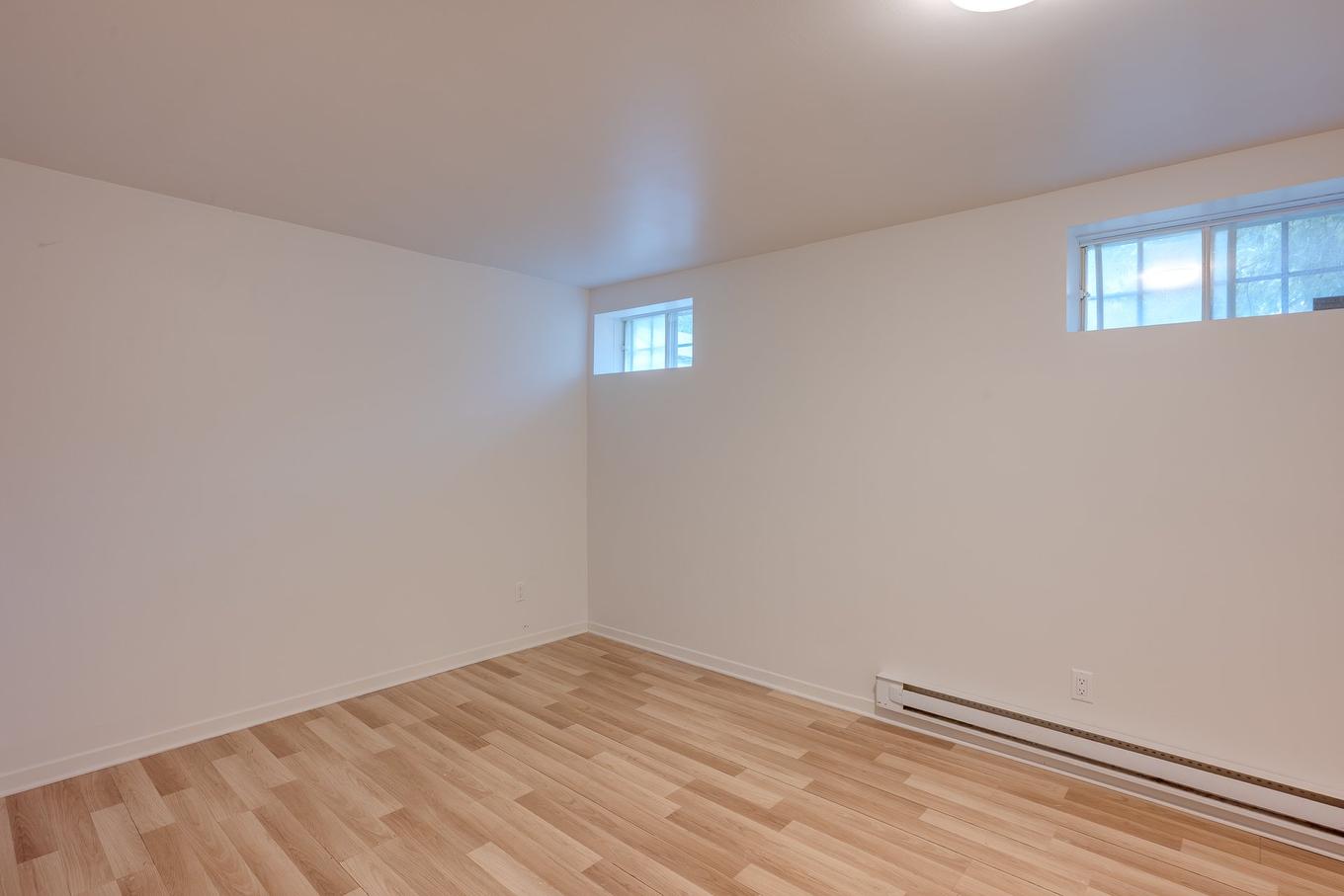 Chambre à coucher - 3535 12E Rue, Laval (Laval-Ouest), QC - Indoor Photo Showing Other Room