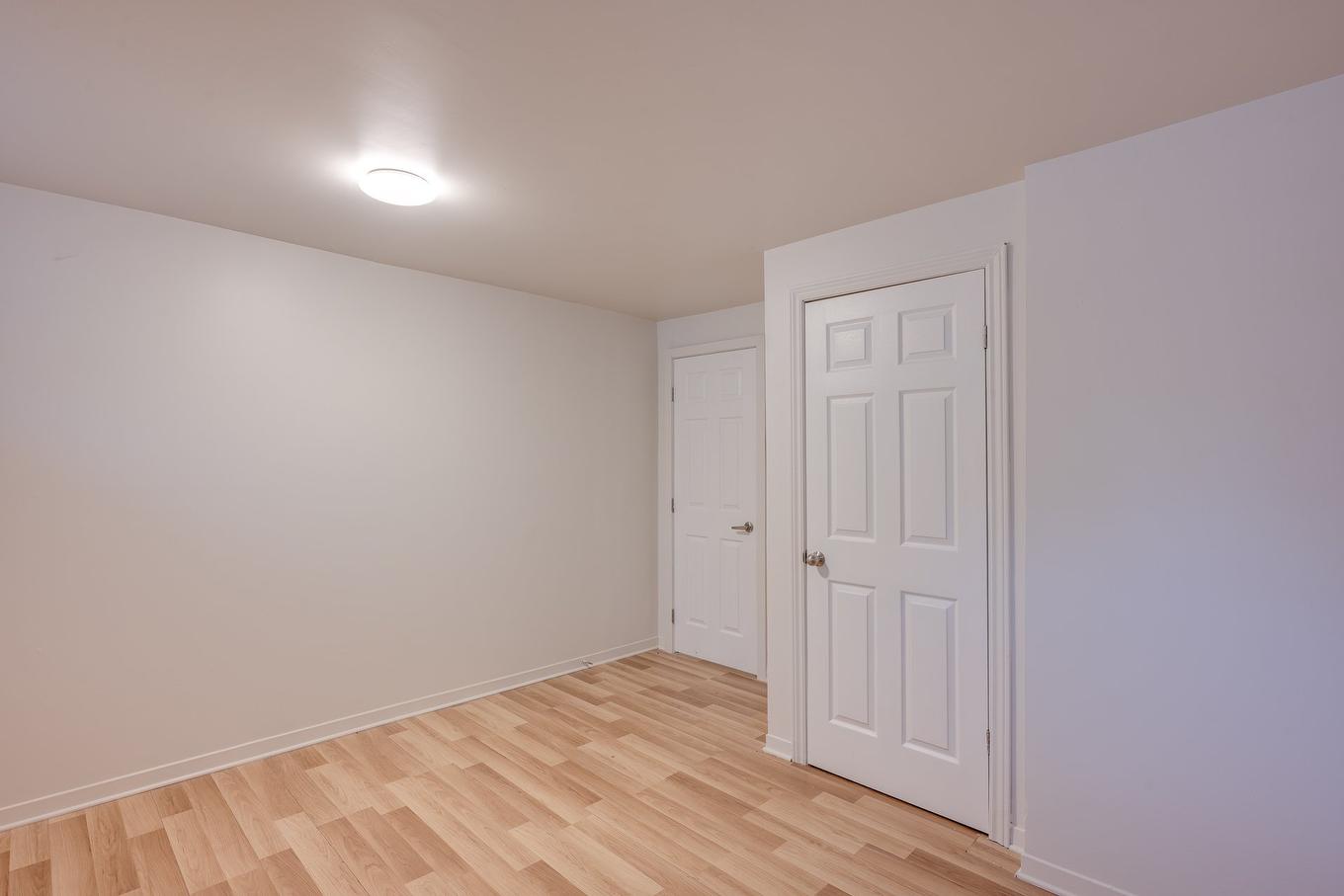 Chambre à coucher - 3535 12E Rue, Laval (Laval-Ouest), QC - Indoor Photo Showing Other Room