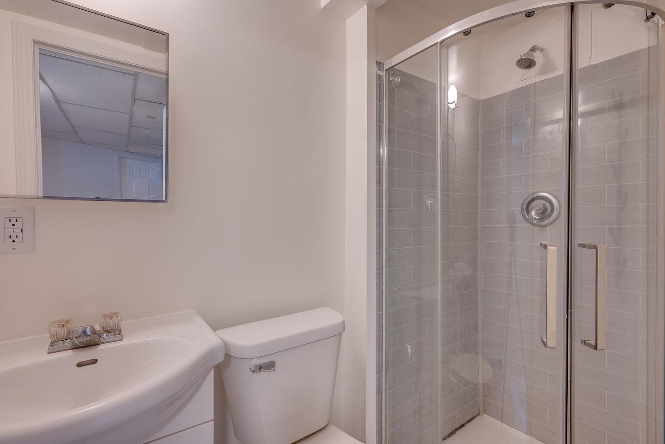 Salle de bains - 3535 12E Rue, Laval (Laval-Ouest), QC - Indoor Photo Showing Bathroom