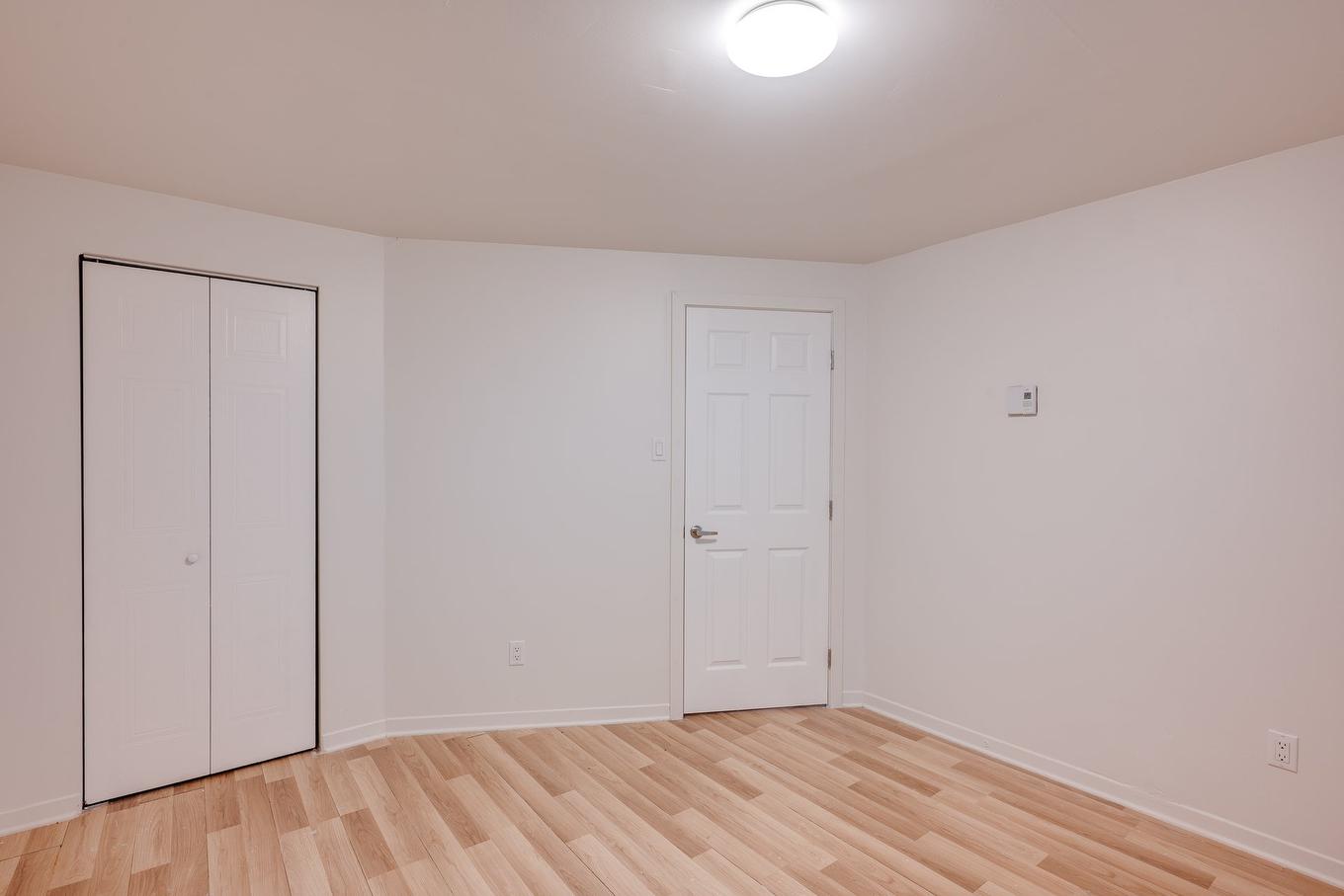 Chambre à coucher - 3535 12E Rue, Laval (Laval-Ouest), QC - Indoor Photo Showing Other Room