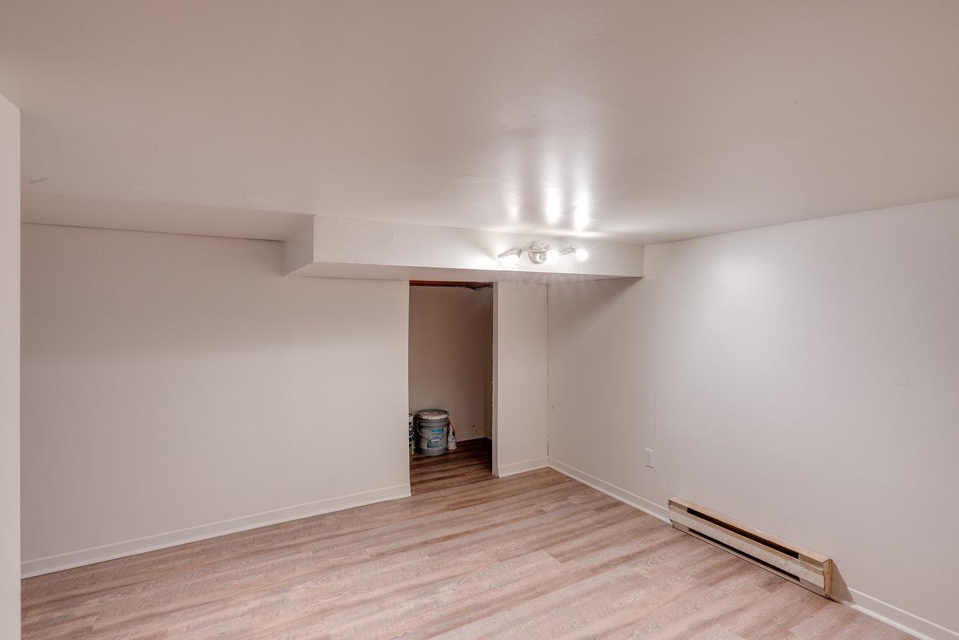 Rangement - 3535 12E Rue, Laval (Laval-Ouest), QC - Indoor Photo Showing Other Room