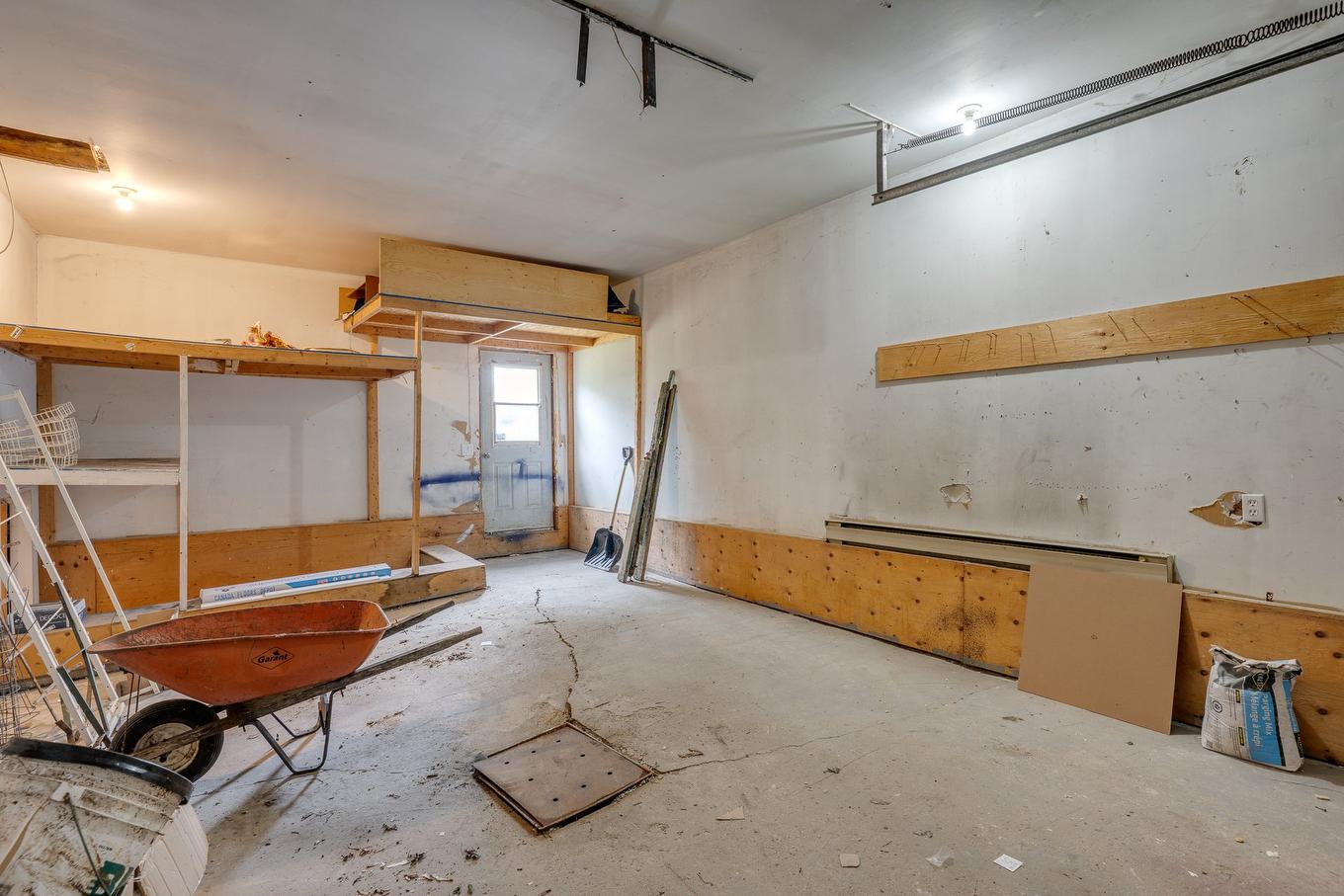 Garage - 3535 12E Rue, Laval (Laval-Ouest), QC - Indoor Photo Showing Garage