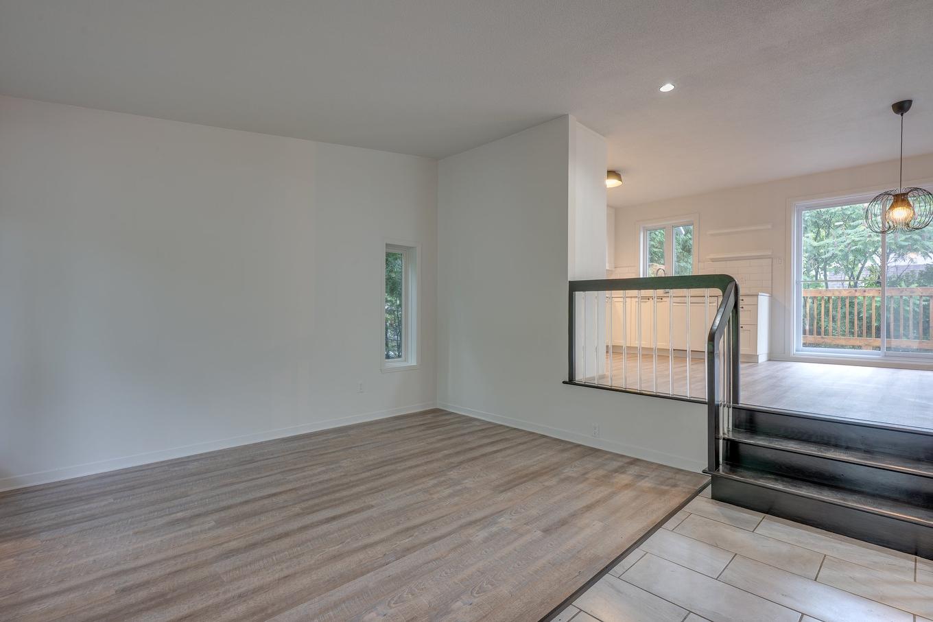 Hall d'entrée/Vestibule - 3535 12E Rue, Laval (Laval-Ouest), QC - Indoor Photo Showing Other Room