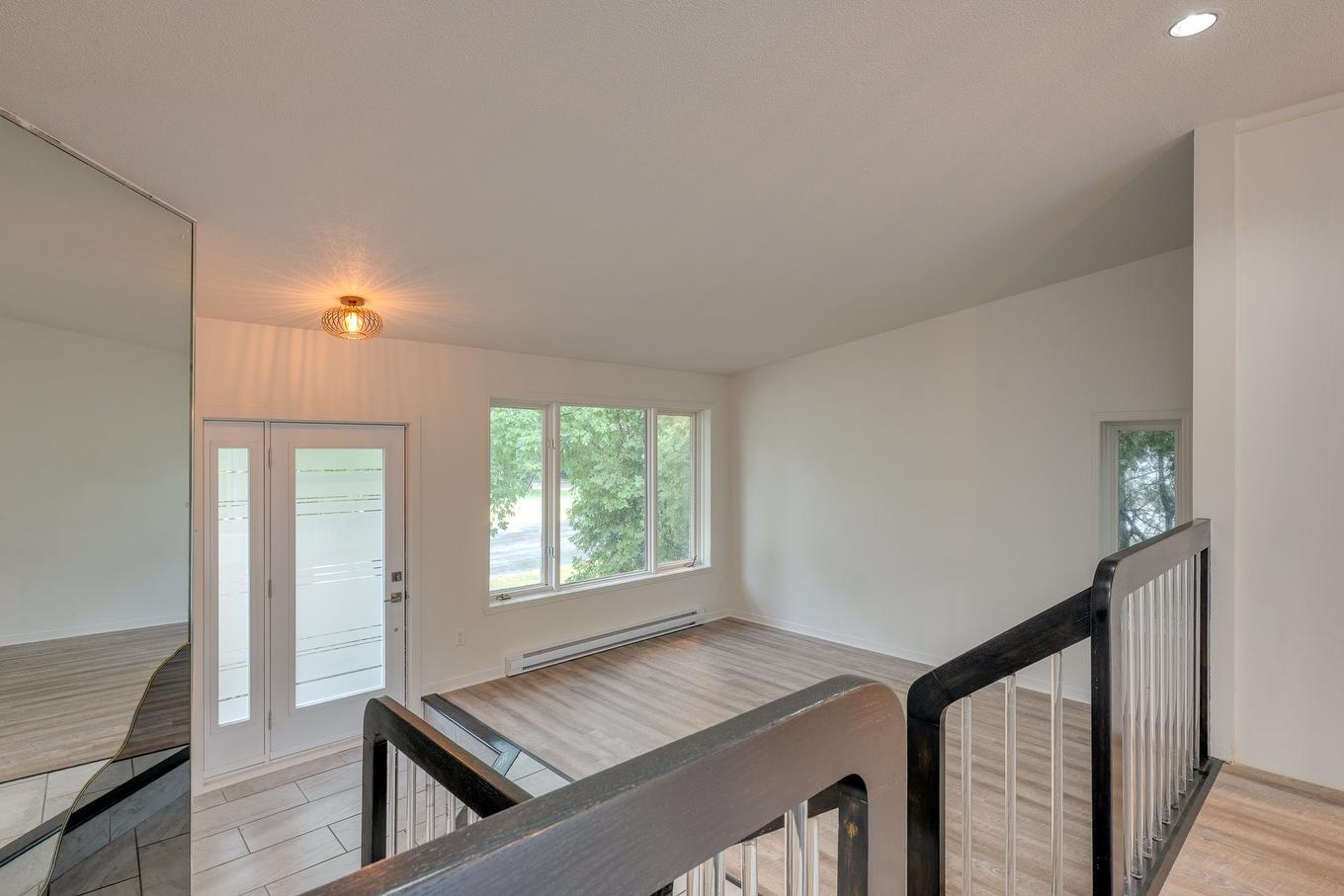 Salon - 3535 12E Rue, Laval (Laval-Ouest), QC - Indoor Photo Showing Other Room