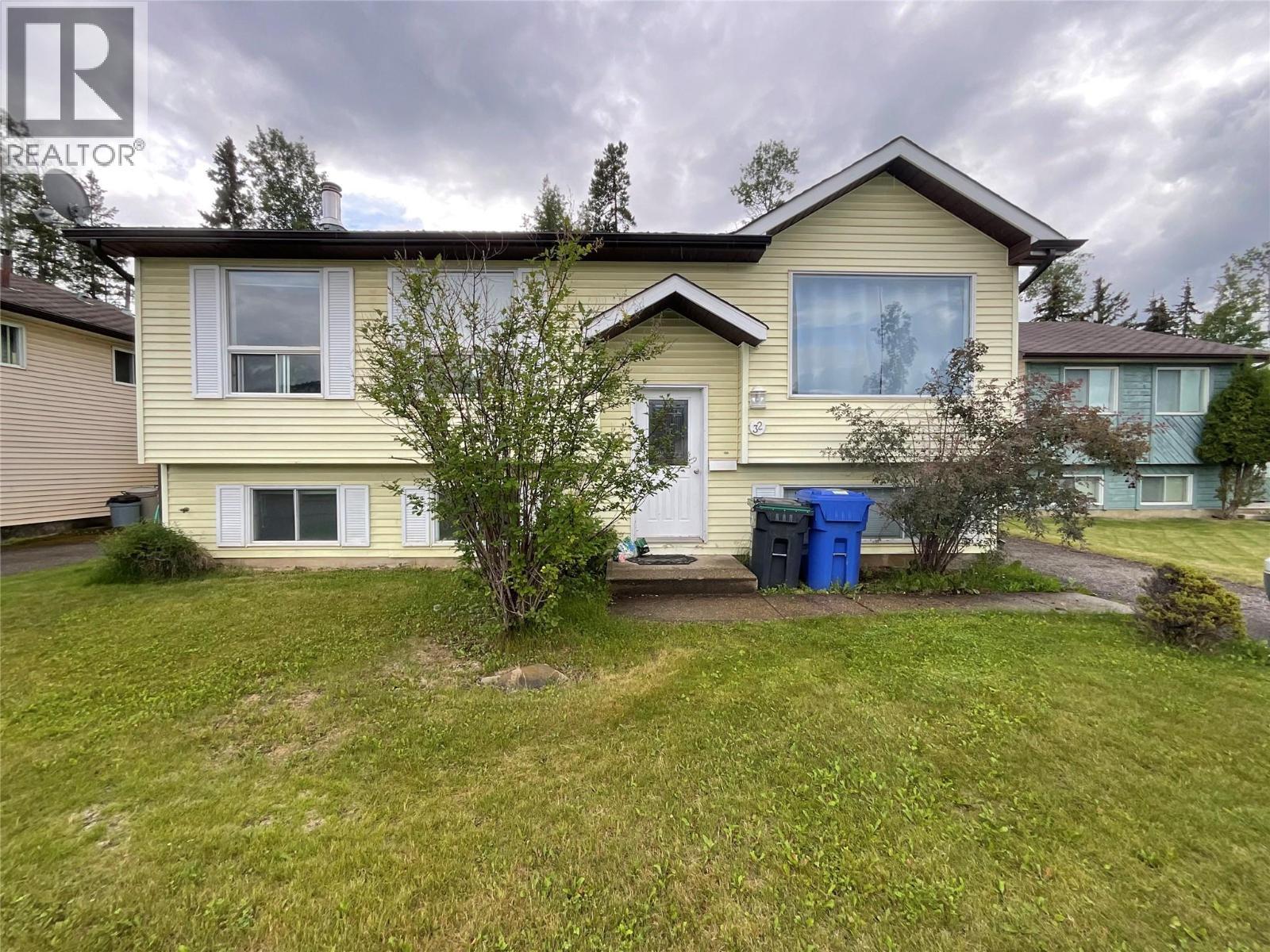 32 Valleyview Place, Tumbler Ridge, BC - Outdoor