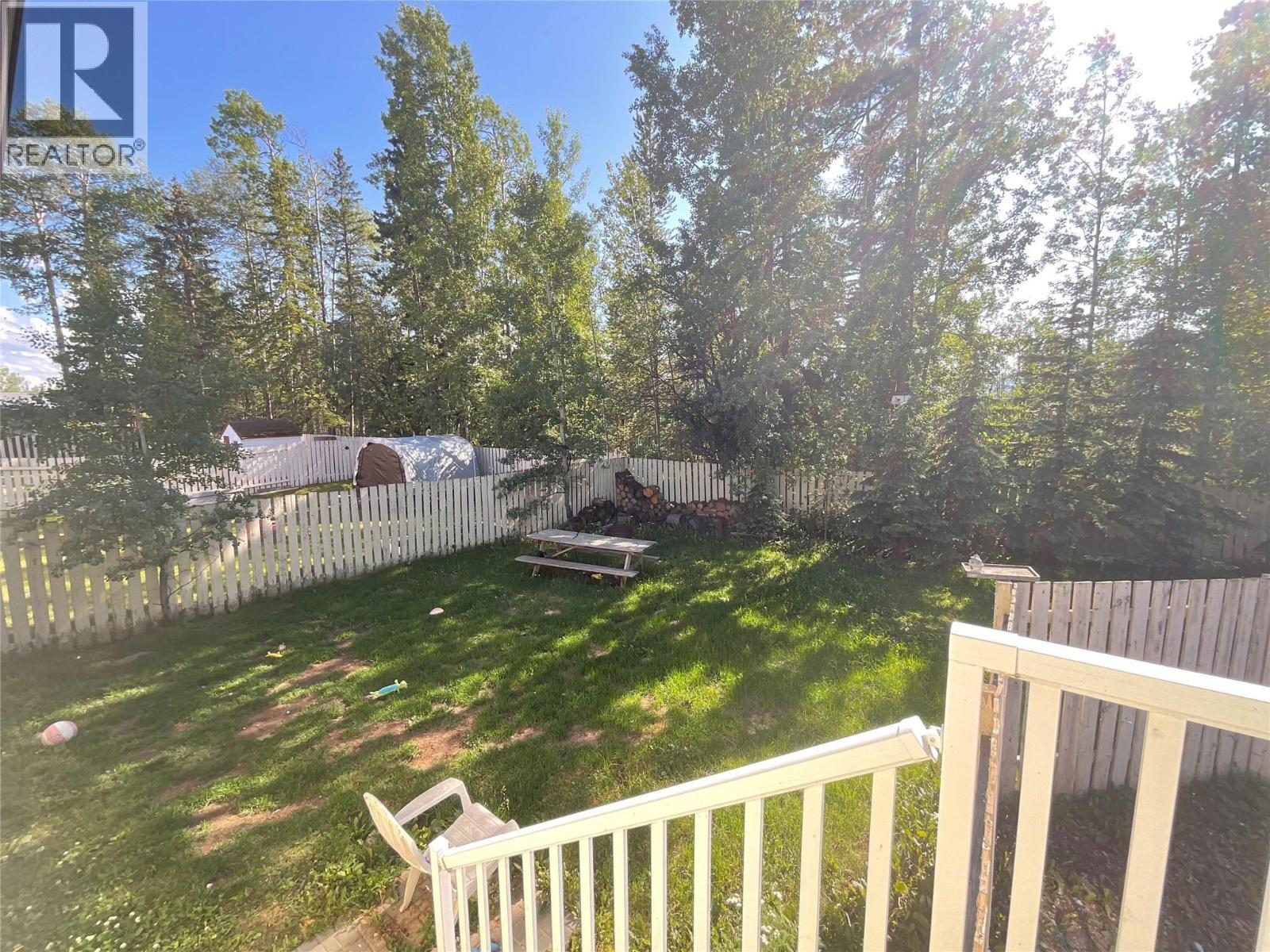 32 Valleyview Place, Tumbler Ridge, BC - Outdoor