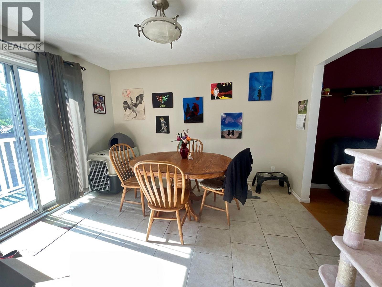 32 Valleyview Place, Tumbler Ridge, BC - Indoor Photo Showing Dining Room