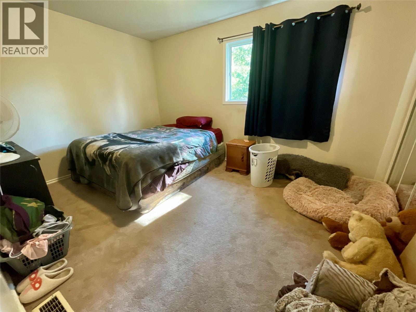 32 Valleyview Place, Tumbler Ridge, BC - Indoor Photo Showing Bedroom