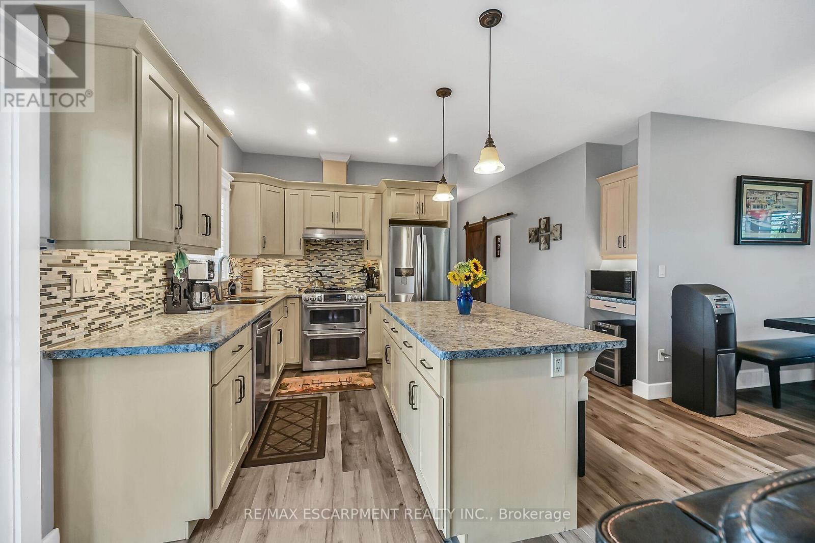 236 #55 Haldimand Road, Haldimand, ON - Indoor Photo Showing Kitchen With Upgraded Kitchen