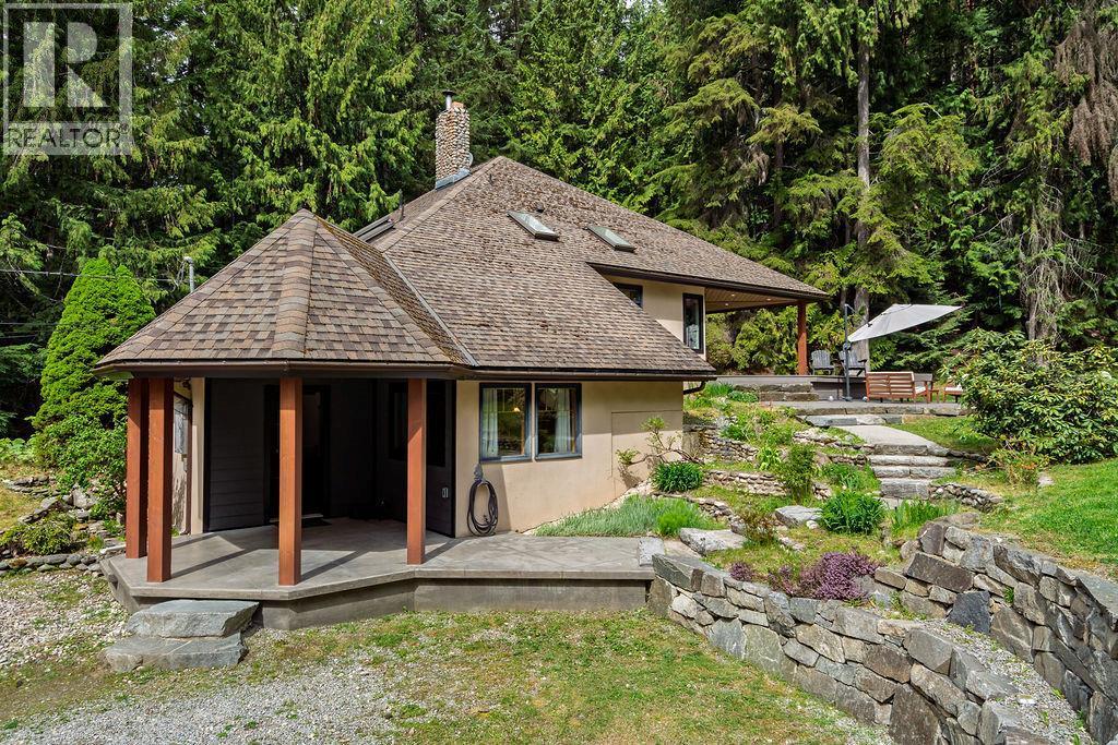 4225 3A Highway, Nelson, BC - Outdoor