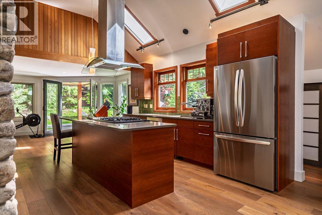 4225 3A Highway, Nelson, BC - Indoor Photo Showing Kitchen