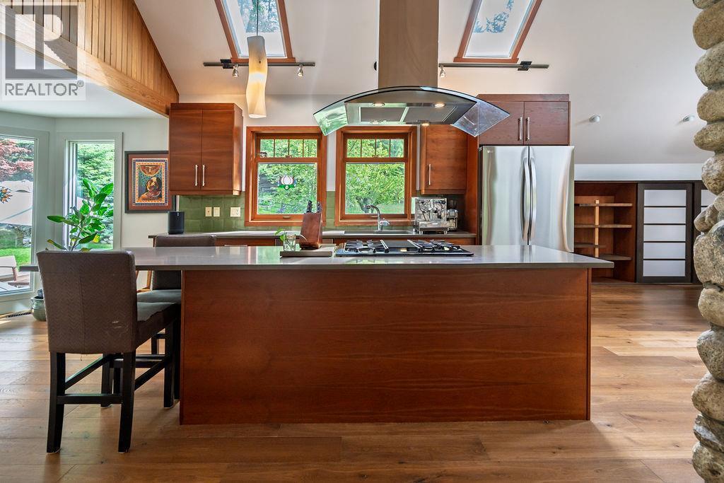 4225 3A Highway, Nelson, BC - Indoor Photo Showing Kitchen
