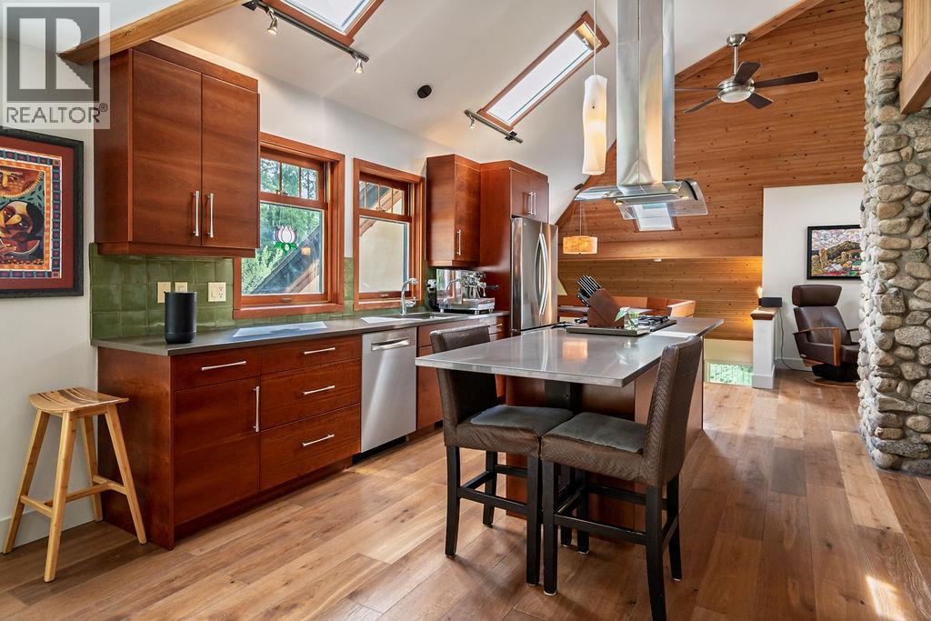 4225 3A Highway, Nelson, BC - Indoor