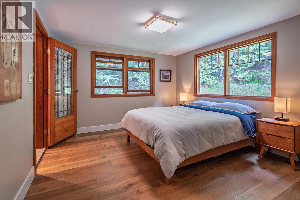4225 3A Highway, Nelson, BC - Indoor Photo Showing Bedroom