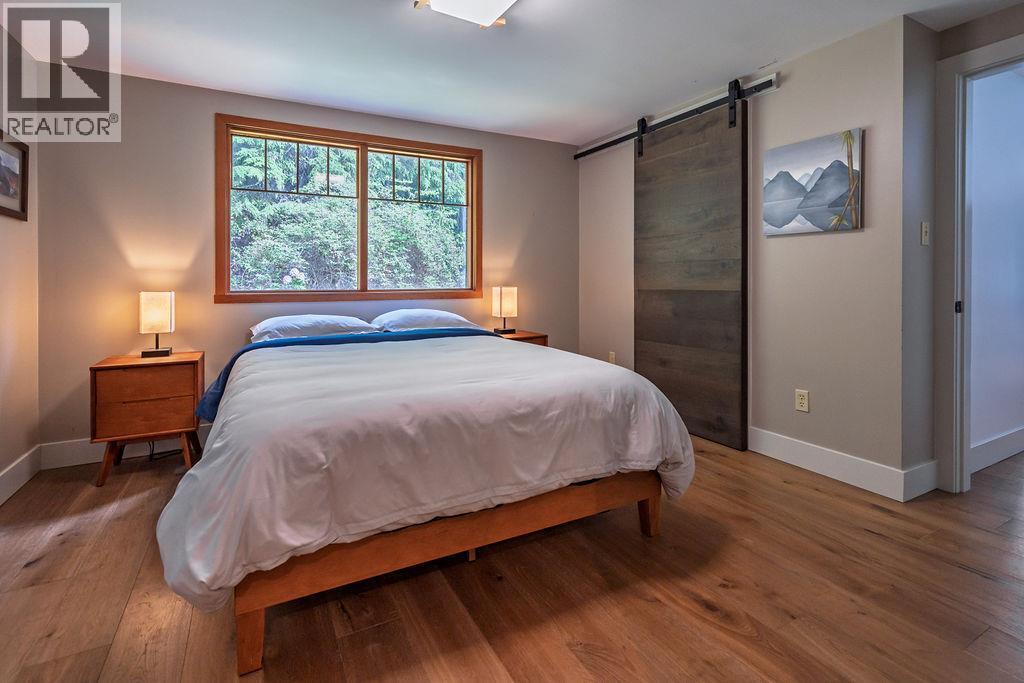 4225 3A Highway, Nelson, BC - Indoor Photo Showing Bedroom