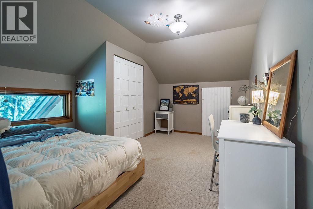 4225 3A Highway, Nelson, BC - Indoor Photo Showing Bedroom