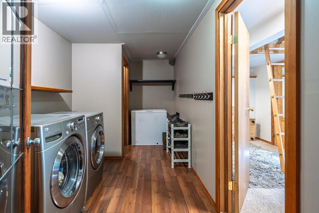 4225 3A Highway, Nelson, BC - Indoor Photo Showing Laundry Room