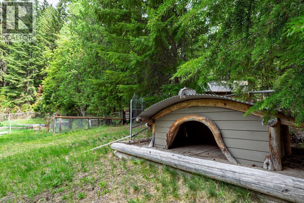 4225 3A Highway, Nelson, BC - Outdoor