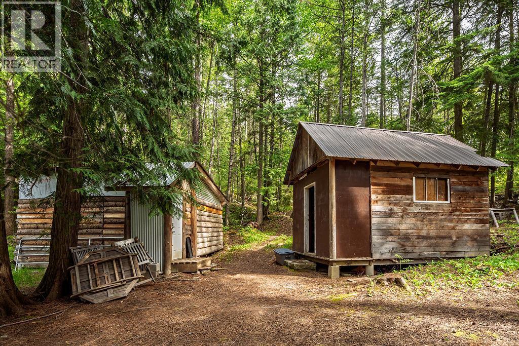 4225 3A Highway, Nelson, BC - Outdoor