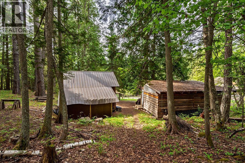 4225 3A Highway, Nelson, BC - Outdoor