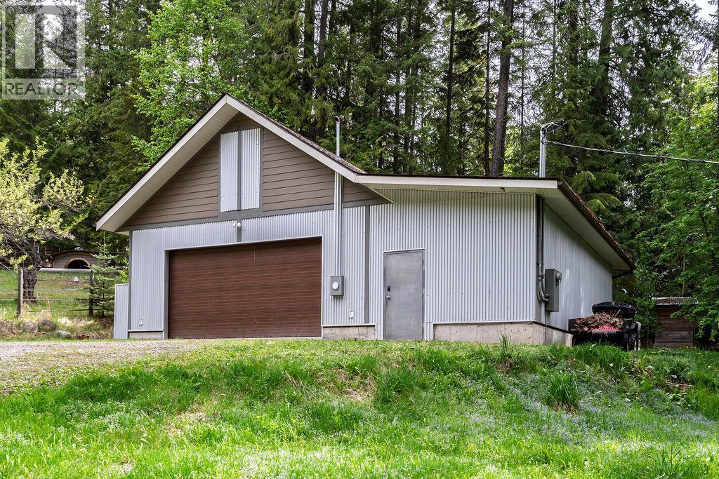 4225 3A Highway, Nelson, BC - Outdoor With Exterior