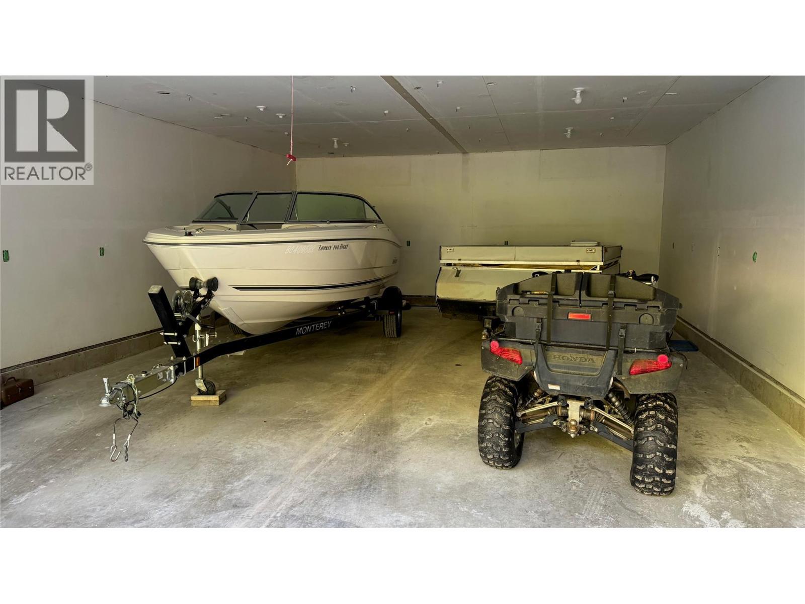 4225 3A Highway, Nelson, BC - Indoor Photo Showing Garage